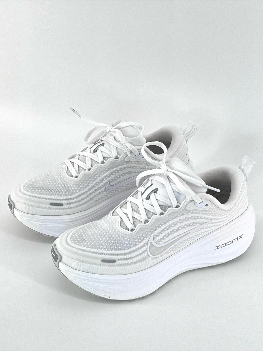 Nike Women's Vomero Plus Running Shoes Sz 7 White/Grey/Silver Athletic Sneaker